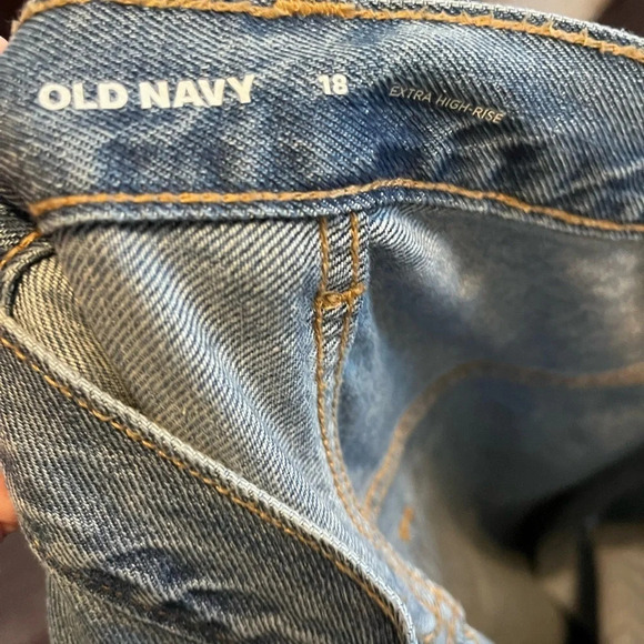 Old Navy women’s size 18 extra high rise Jeans distressed New light wash - Picture 3 of 3